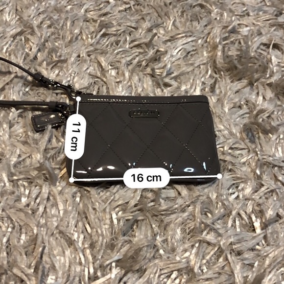 Coach Clutch - Picture 4 of 4